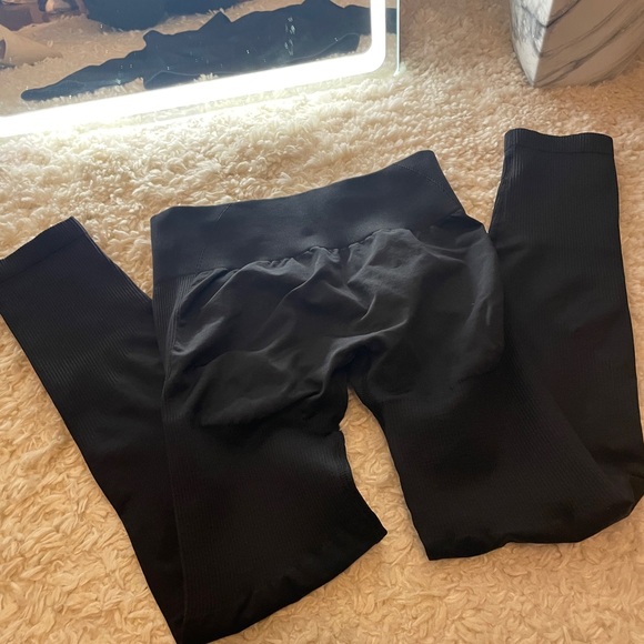 Thrivin Black Leggings - Picture 4 of 4